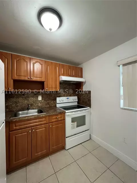1735 W 60th St #M203, Hialeah, FL 33012
