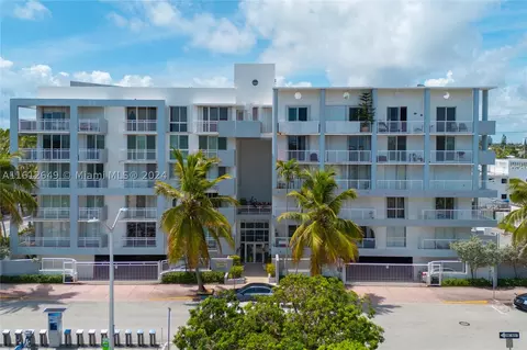 7832 Collins Ave #405, Miami Beach, FL 33141