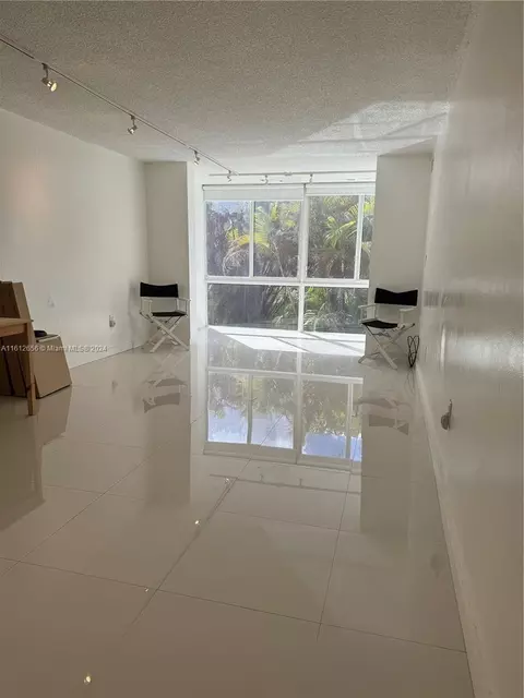 8500 Sunrise Lakes Blvd #208, Sunrise, FL 33322