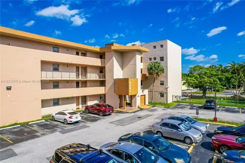 8887 Fontainebleau Blvd #205, Miami, FL 33172