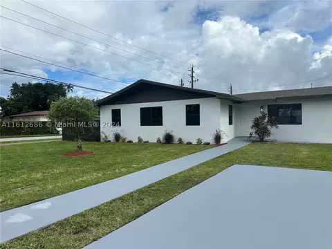 2900 NW 48th St, Miami, FL 33142