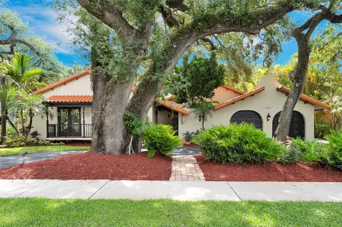 3771 N Park Rd, Hollywood, FL 33021