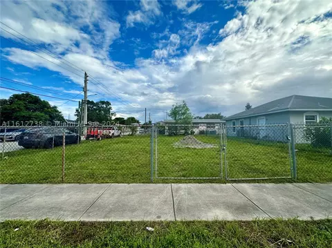 2102 NW 69th Ter, Miami, FL 33147