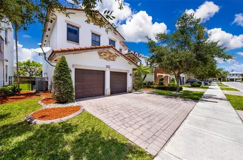 10463 NW 70th Ln, Doral, FL 33178