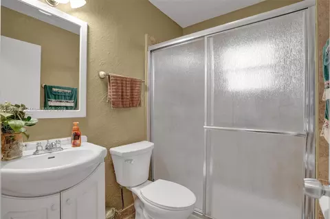 Bath - 4460 NW 203rd Ter, Miami Gardens, FL 33055 photo 1 of 3