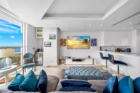 4779 Collins Ave #PH4306, Miami Beach, FL 33140