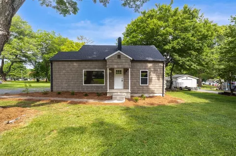 105 Neal St, Randleman, NC 27317