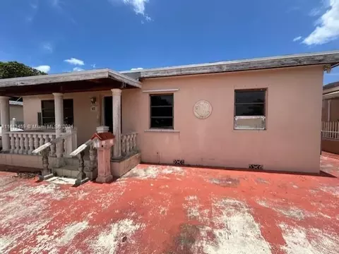 61 W 42nd St, Hialeah, FL 33012