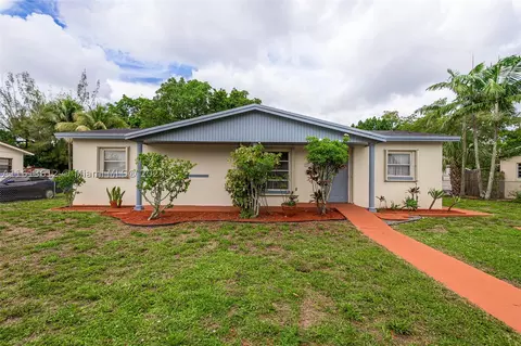 3262 NW 182nd St, Miami Gardens, FL 33056