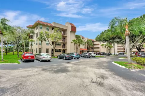 9520 Seagrape Dr #101, Davie, FL 33324