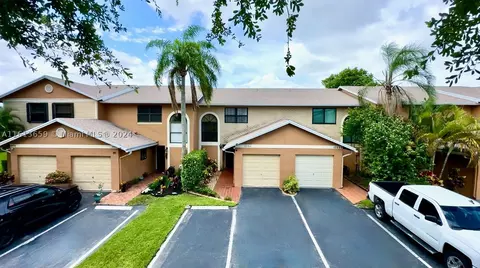 10584 NW 6th St #10584, Pembroke Pines, FL 33026
