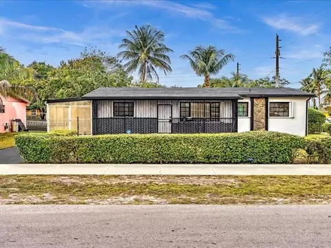 860 NW 200th Ter, Miami Gardens, FL 33169
