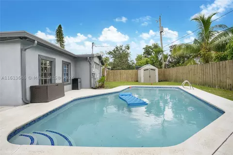 6450 Allen St, Hollywood, FL 33024