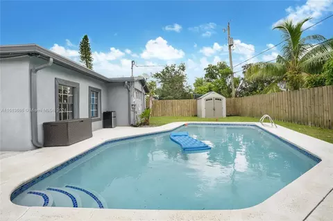 6450 Allen St, Hollywood, FL 33024