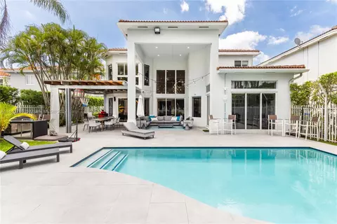 1543 Presidential Way, Miami, FL 33179