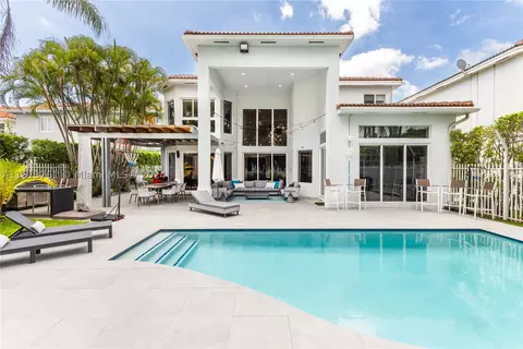 1543 Presidential Way, Miami, FL 33179