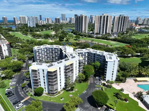 20500 W Country Club Dr #212, Aventura, FL 33180