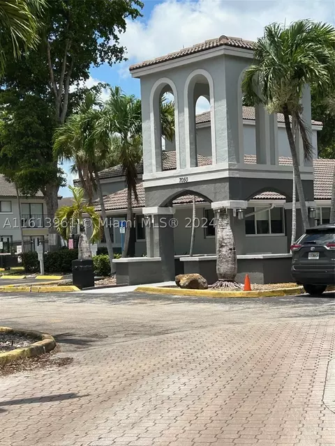 7130 NW 179th St #303, Hialeah, FL 33015