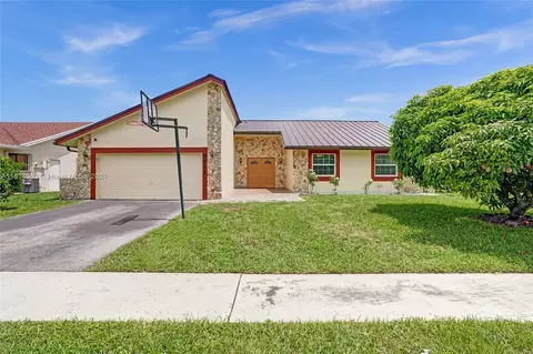 8511 NW 54th St, Lauderhill, FL 33351
