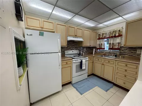 2720 N Pine Island Rd #111, Sunrise, FL 33322