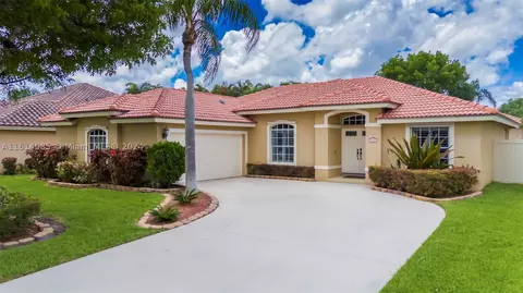 6425 NW 54th St, Lauderhill, FL 33319