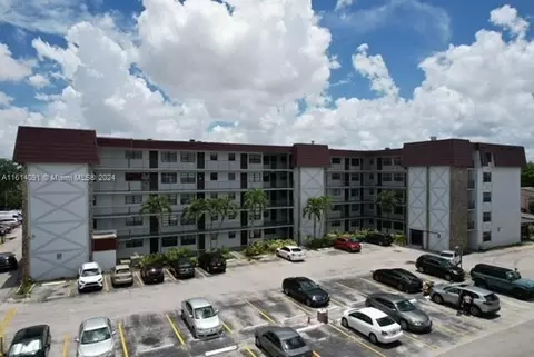 1325 W 68th St #211, Hialeah, FL 33014