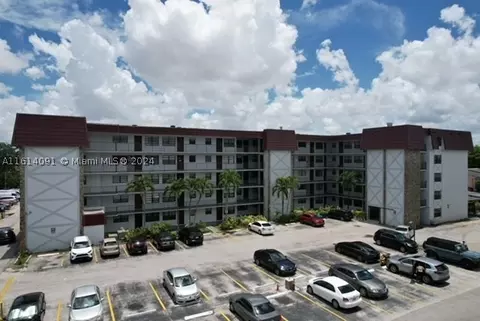 1325 W 68th St #211, Hialeah, FL 33014