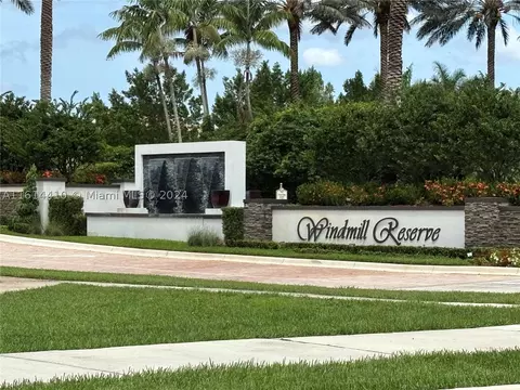 3233 Lake Ridge Ln, Weston, FL 33332