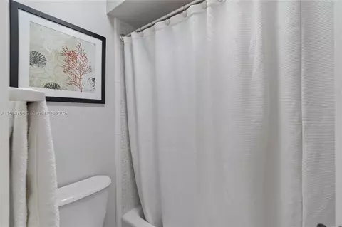 Bath - 7266 Jacaranda Ln, Miami Lakes, FL 33014 photo 2 of 2