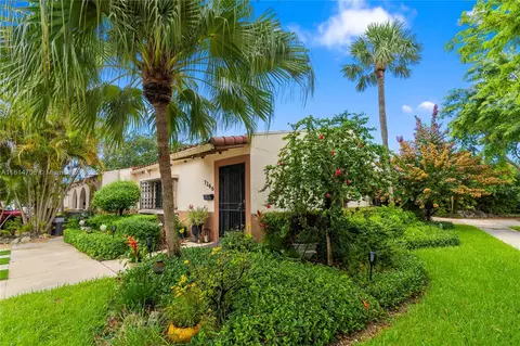 Exterior - 7266 Jacaranda Ln, Miami Lakes, FL 33014 photo 5 of 13