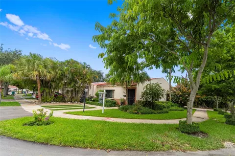 Exterior - 7266 Jacaranda Ln, Miami Lakes, FL 33014 photo 3 of 13