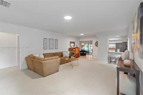 7266 Jacaranda Ln, Miami Lakes, FL 33014