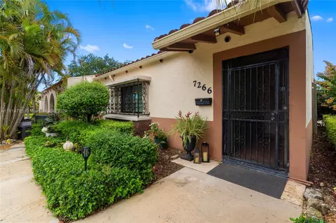 Exterior - 7266 Jacaranda Ln, Miami Lakes, FL 33014 photo 6 of 13