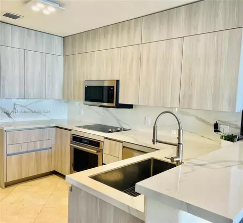 3145 NE 210th St, Aventura, FL 33180