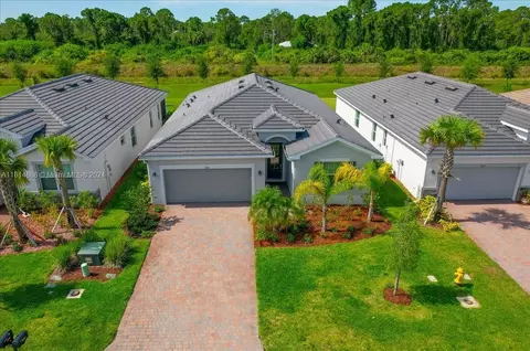 3693 Passion Vine Dr, Alva, FL 33920
