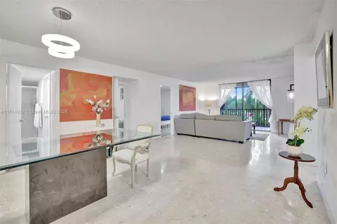 900 NE 195th St #217, Miami, FL 33179