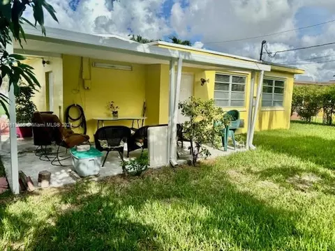 Exterior - 5490 W 12th Ln, Hialeah, FL 33012 photo 2 of 7