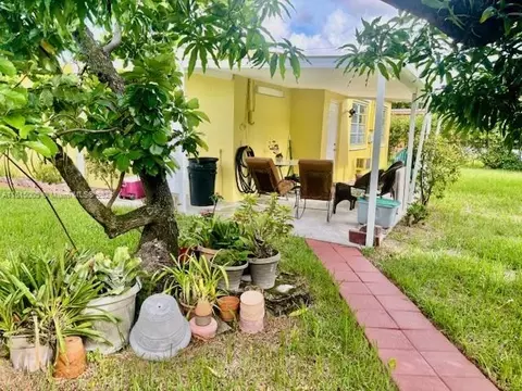 Exterior - 5490 W 12th Ln, Hialeah, FL 33012 photo 4 of 7