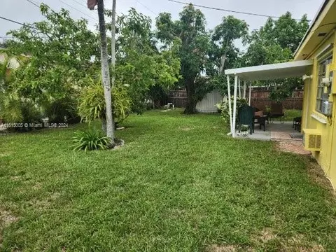 Exterior - 5490 W 12th Ln, Hialeah, FL 33012 photo 5 of 7