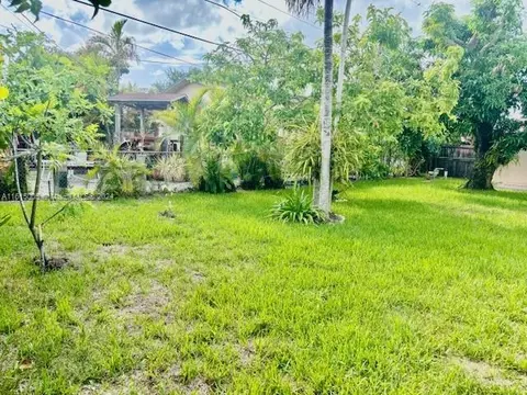 Exterior - 5490 W 12th Ln, Hialeah, FL 33012 photo 7 of 7