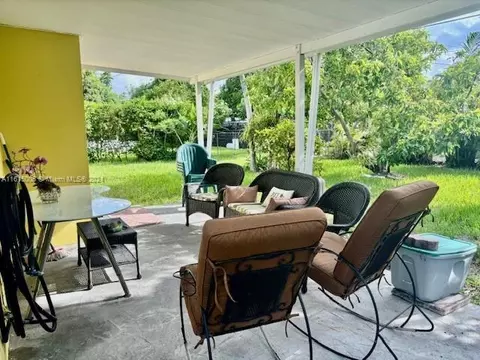 Exterior - 5490 W 12th Ln, Hialeah, FL 33012 photo 1 of 7