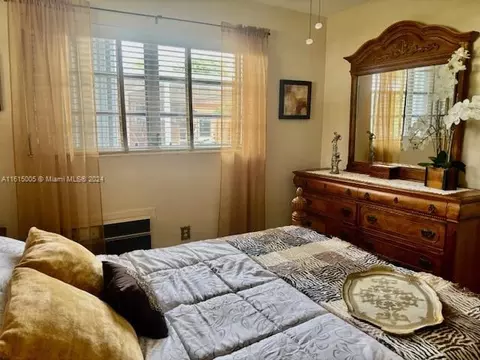 Bedroom - 5490 W 12th Ln, Hialeah, FL 33012 photo 1 of 4