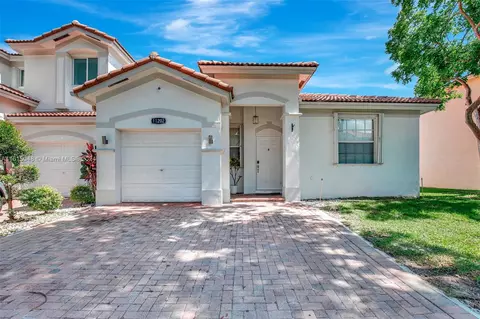 11202 NW 73rd Ter, Doral, FL 33178