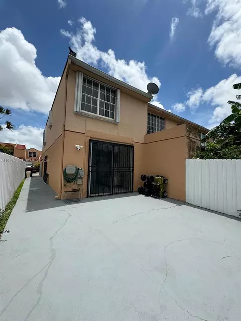 819 W 38th Ter #9, Hialeah, FL 33012