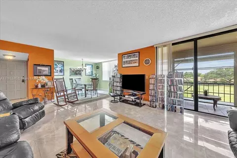 3800 N Hills Dr #316, Hollywood, FL 33021