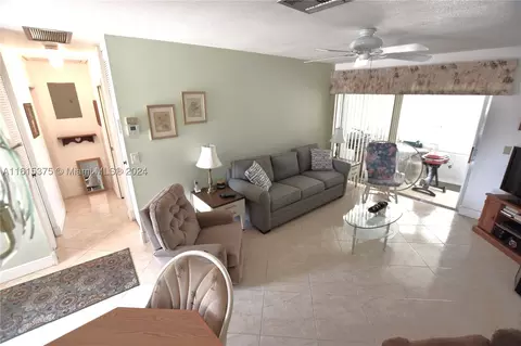 2882 Crosley Dr W #B, West Palm Beach, FL 33415