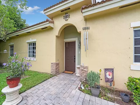3332 NE 11th Dr, Homestead, FL 33033