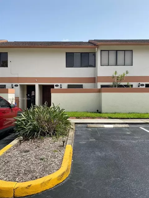 7124 SW 42 Pl, Davie, FL 33314