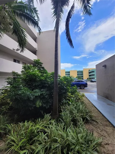 6091 W 22nd Ct #105, Hialeah, FL 33016