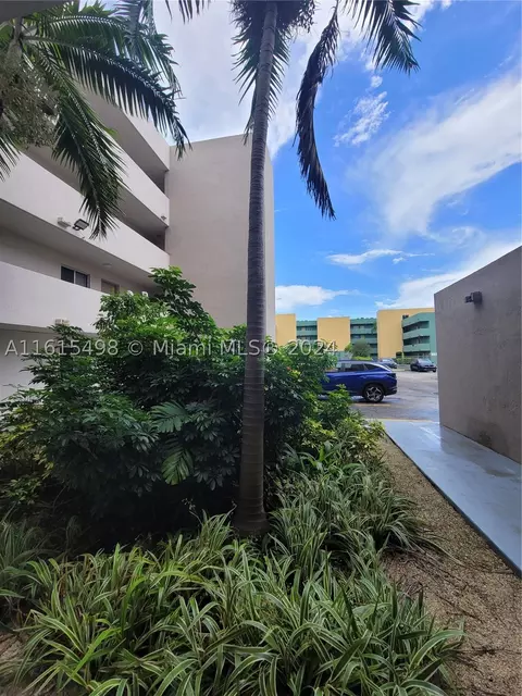 6091 W 22nd Ct #105, Hialeah, FL 33016